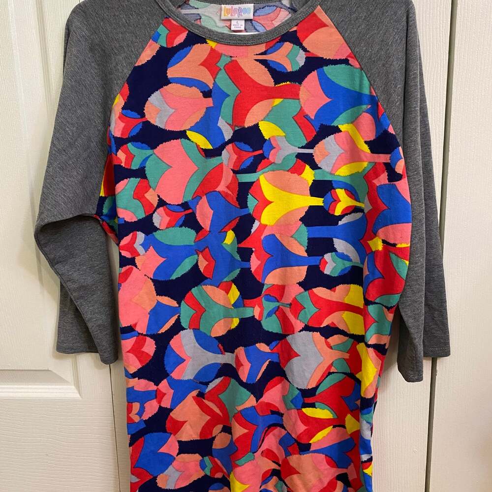 Lularoe Women's Top Large Randy Baseball Tee Raglan Sleeve Geometric Grey Sleeve